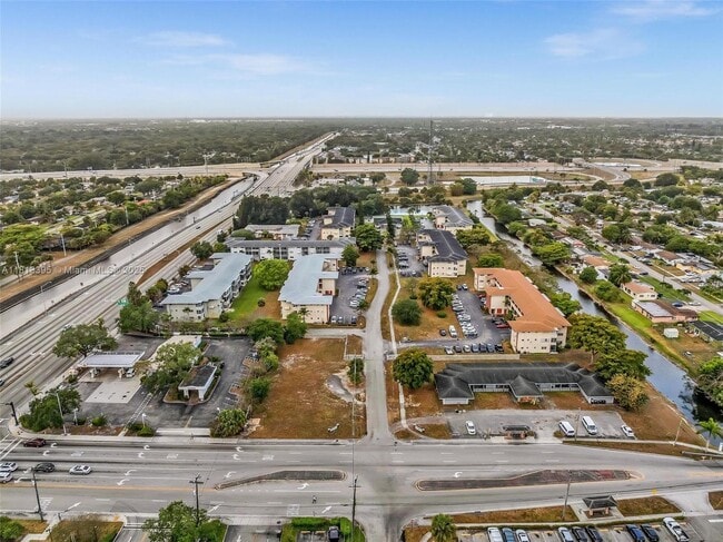 Building Photo - 4731 NW 10th Ct