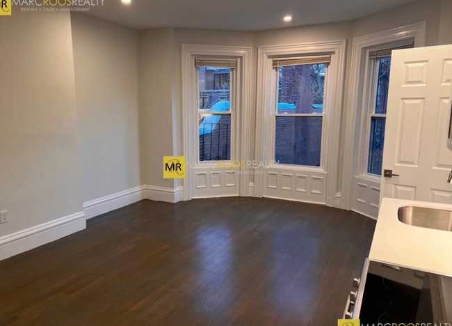 Building Photo - 225 Newbury St