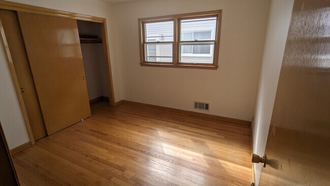 Foto del edificio - 2412 W Bolivar Ave