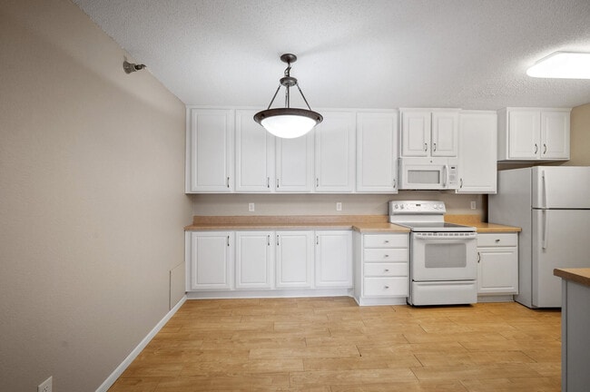 Building Photo - Sterling Ponds Apartments