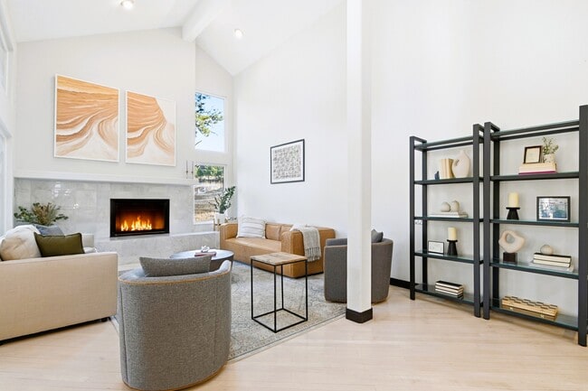 Building Photo - 1521 Genesee Ridge Rd