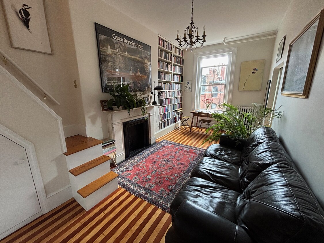 Primary Photo - 167 Beacon St