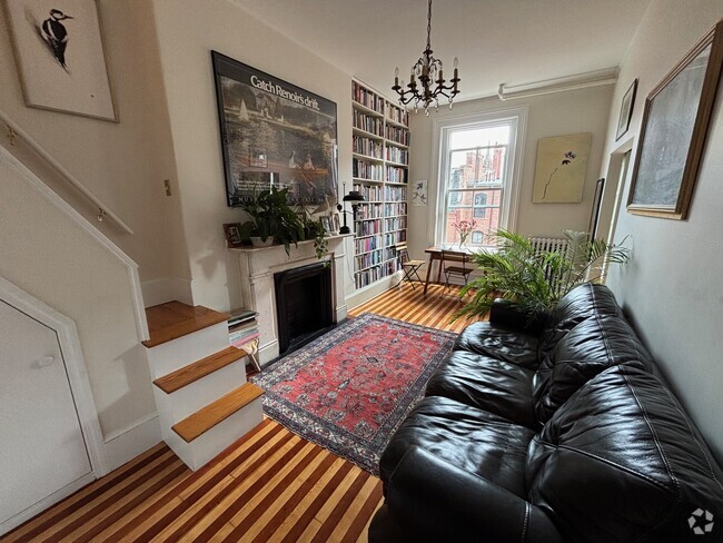 Building Photo - 167 Beacon St
