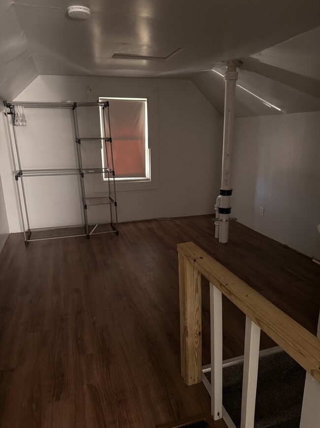 Building Photo - 105 Caroline St