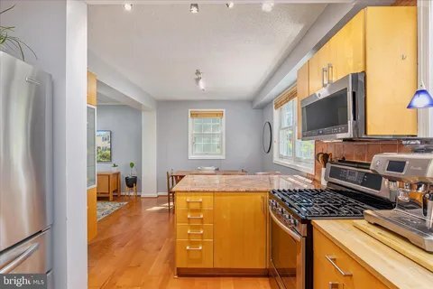 Foto del edificio - 103 N George Mason Dr
