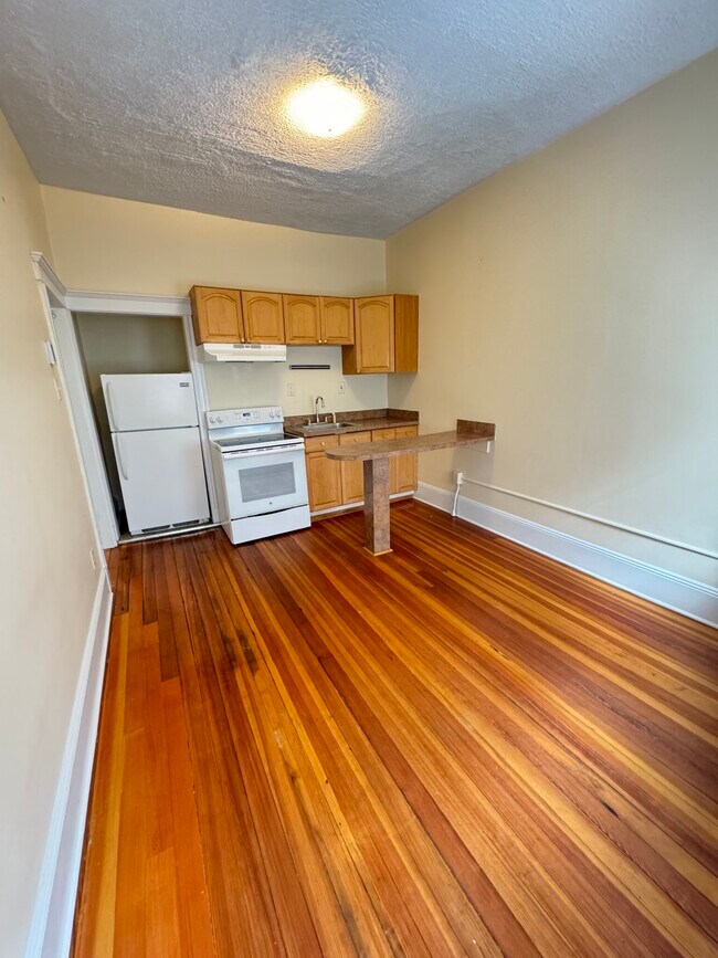 Building Photo - 883 Huntington Ave