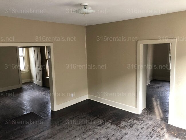Foto del edificio - $1100  - 3 bed 1 bath - Single Family Home