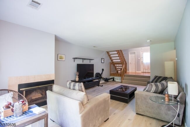 Building Photo - 15 Andover Cir