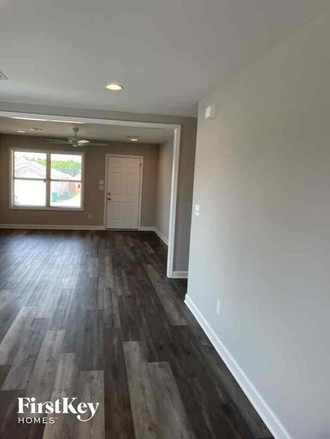 Building Photo - 155 Castlebar Cir