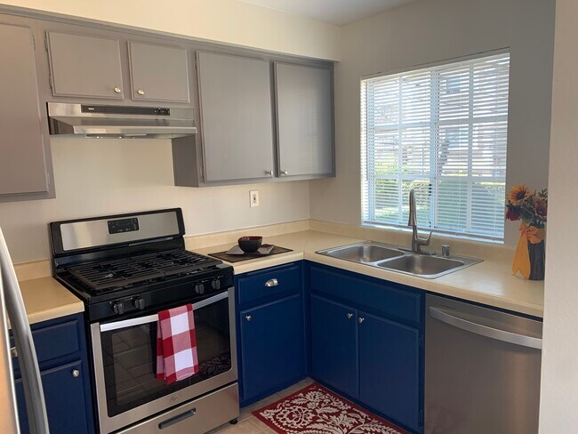 Building Photo - 1539 W 207th St