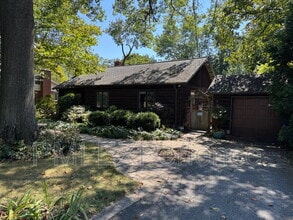 Building Photo - 711 Northwest Dr