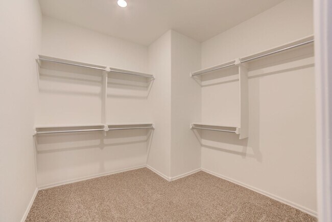 Foto del edificio - BRAND NEW 4 BEDROOM CAPITAL HOME IN SAND S...