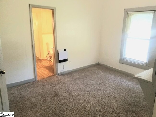 Building Photo - 807 W Hampton St