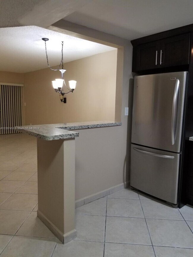 Foto del edificio - 230 NW 87th Ave