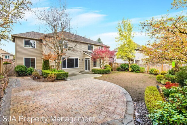 Foto del edificio - 5 br, 3.5 bath House - 2204 204th Pl NE