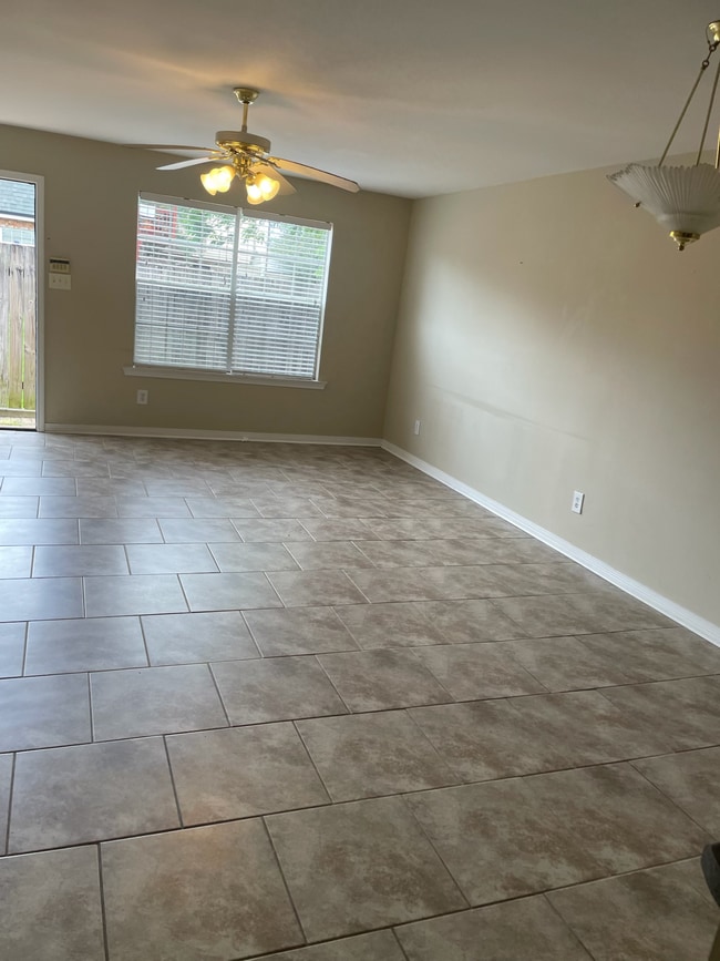Living Room / Dining Area - 4405 Lefkoe St