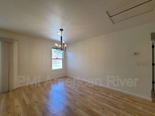 Foto del edificio - 4578 Excelsior Rd