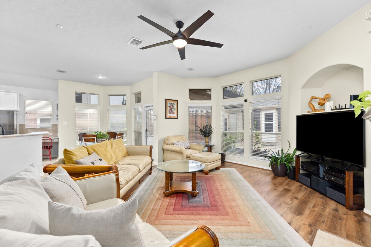 Primary Photo - 15211 Cypress Post Ln