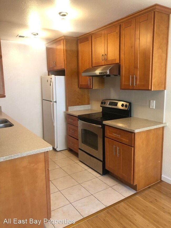 Building Photo - 2 br, 1 bath House - 16 Emery Bay Dr.