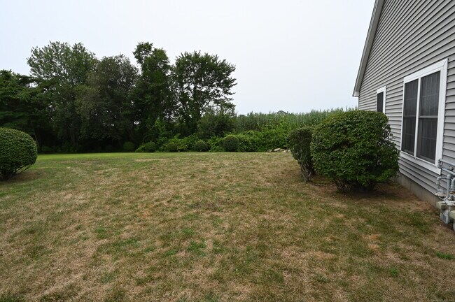 Building Photo - 560 Silver Sands Rd
