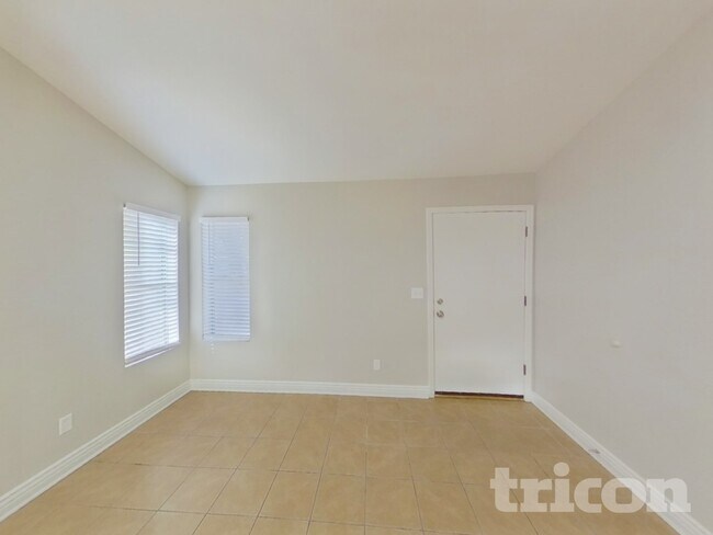 Foto del edificio - 1128 E Jensen St