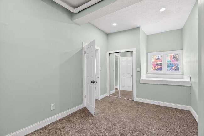 Building Photo - 3356 W 44th St