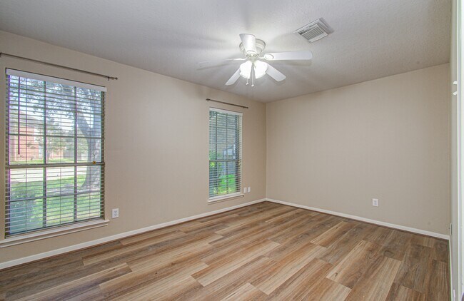 Foto del edificio - 24203 Emory Green St