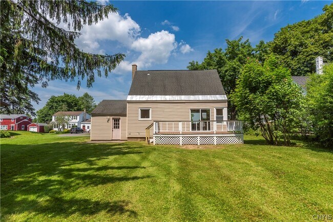 Building Photo - 202 Fairway Dr