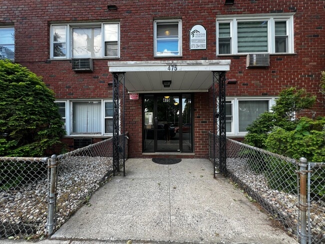 Building Photo - 475 Elm Street