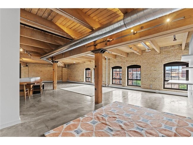 Building Photo - 404 N Washington Ave