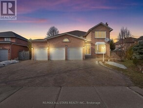 Building Photo - 2227 Rodick Rd