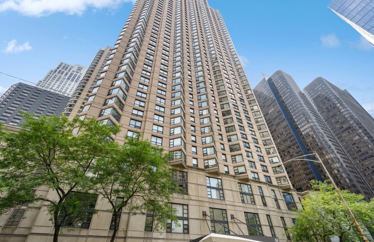 Primary Photo - 401 E Ontario St