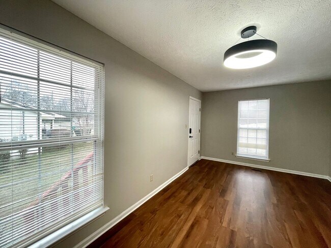 Foto del edificio - Move In Special : 1st Month Rent Only $675.00 !