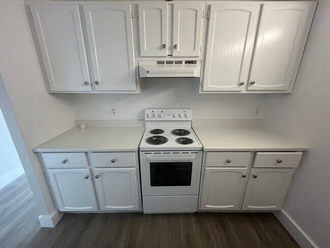 Photo du bâtiment - WELCOME TO THE SEACOAST TOWER - ONE BEDROOM APARTMENT AVAILABLE