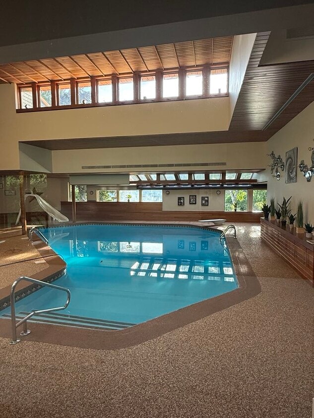 Access to shared indoor pool - 123 Hardy St