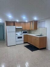 Building Photo - 41 Cartwright Av