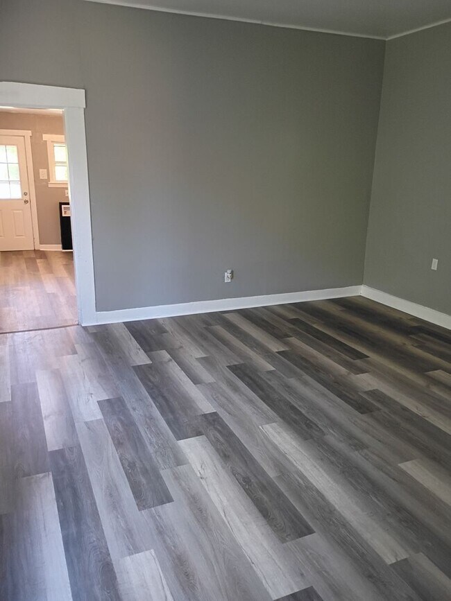 Foto del edificio - Nice 2 bed/1 bath, Central Air conditionin...