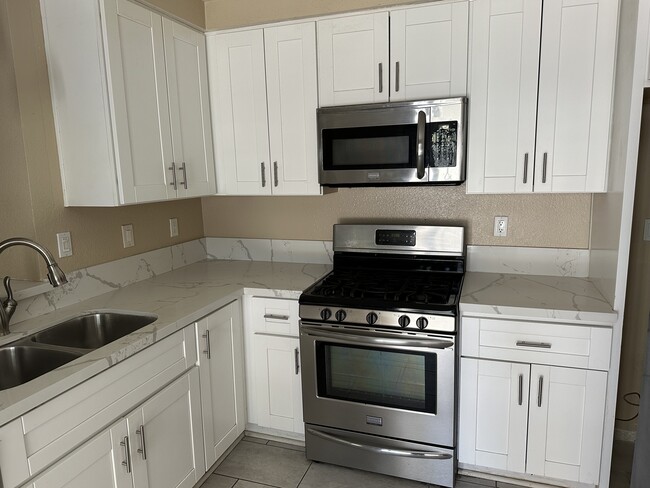 Building Photo - 11043 Clairemont Mesa Blvd