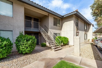 Building Photo - 1402 E Guadalupe Rd