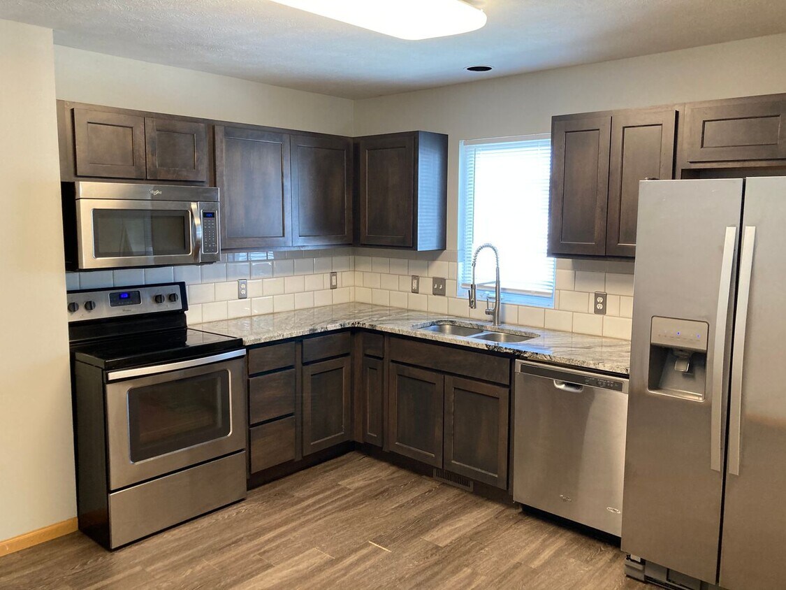 Primary Photo - 2225 R St