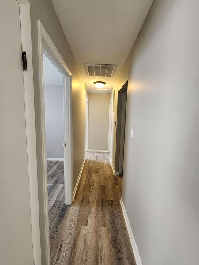 Foto del edificio - cozy home offers 3 bedrooms, 1 bathroom