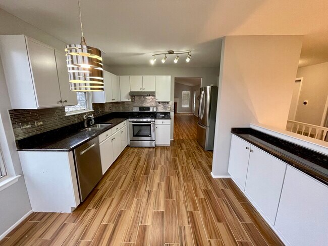 Foto del edificio - 1185 Russellwood Ct