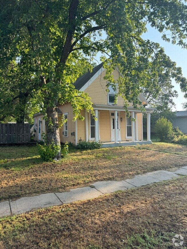 Building Photo - 106 E 6th St