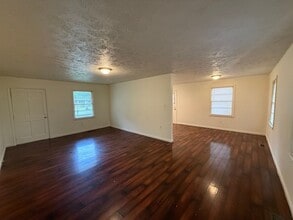 Building Photo - 108 Brookwood Dr NE