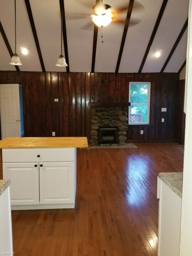 Building Photo - 2 br, 1 bath House - 2 Maiden Ln