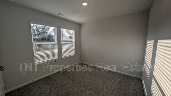 Foto del edificio - 411 Sandall St