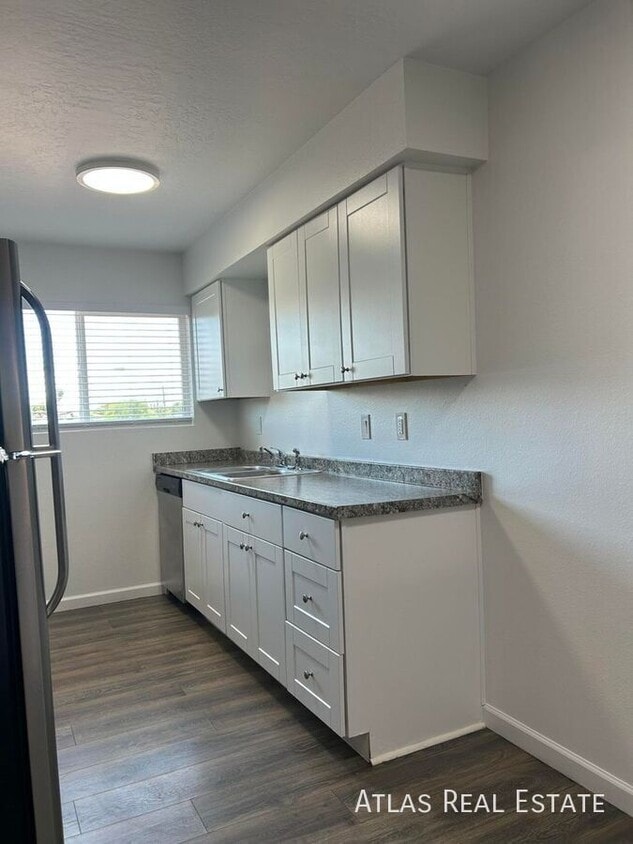 Photo - 1045 E University Drive-202