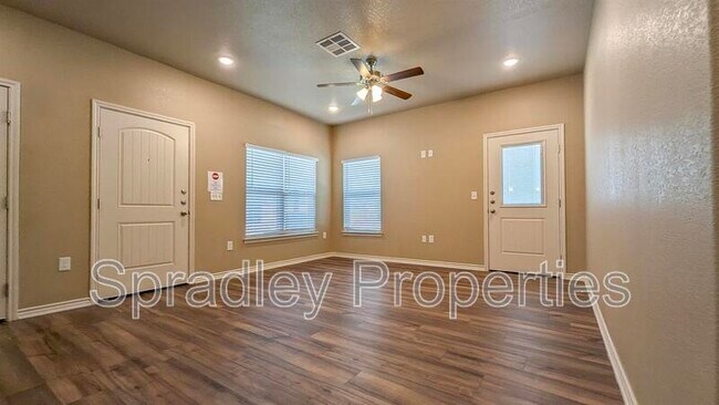 Building Photo - 1015 Laurel Dr
