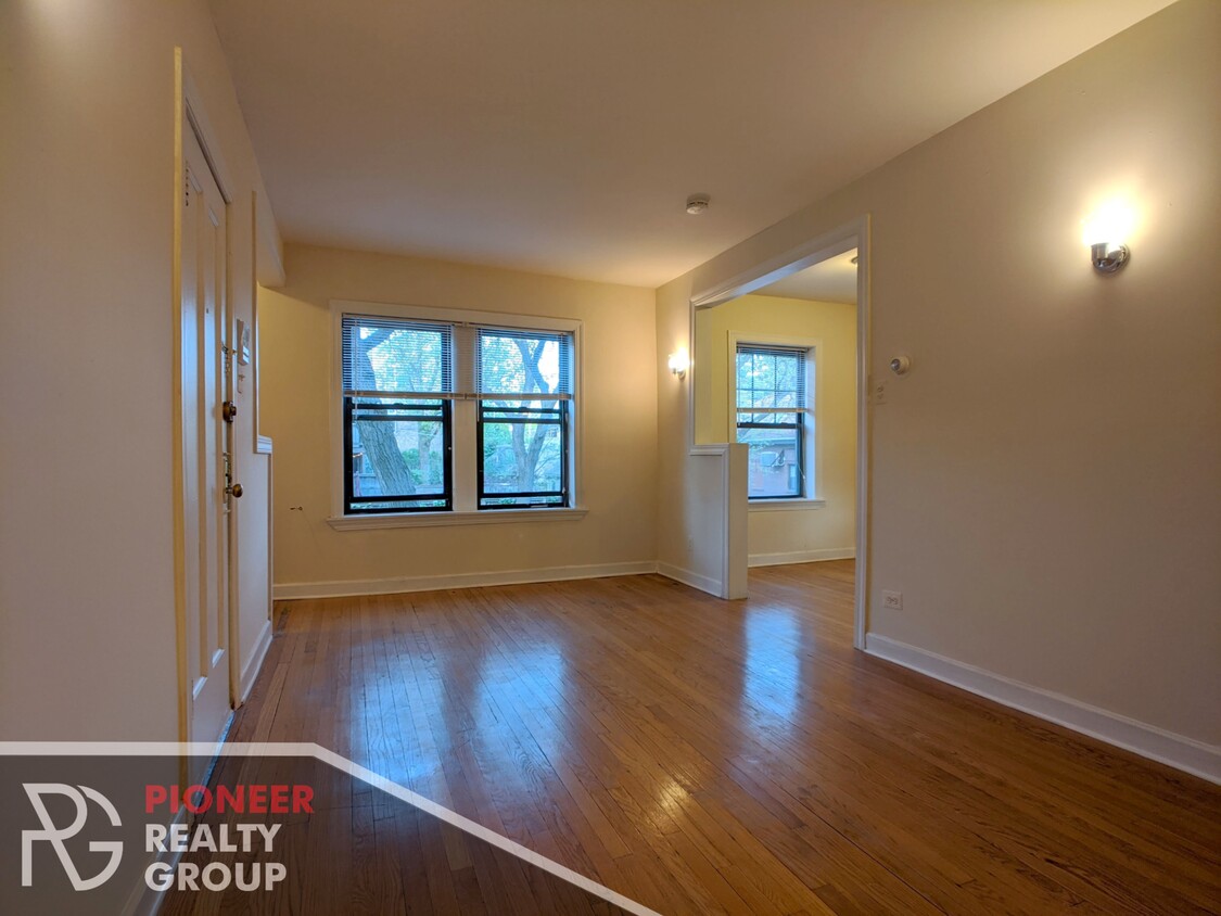 Foto principal - 2948 N Seminary Ave