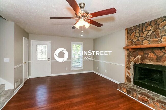 Foto del edificio - 3 Bedroom Pet-Friendly Home in Fairburn, G...
